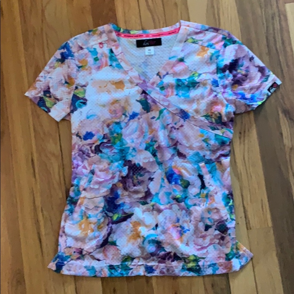 Scrub top (koi)
